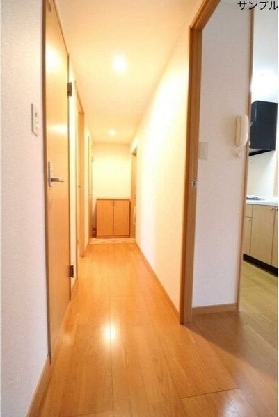 サープラス愛野 玄関