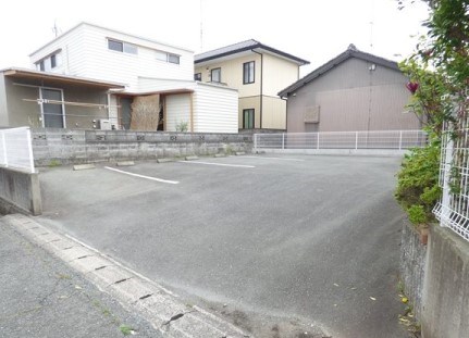ヴィヴレ蜆塚  駐車場