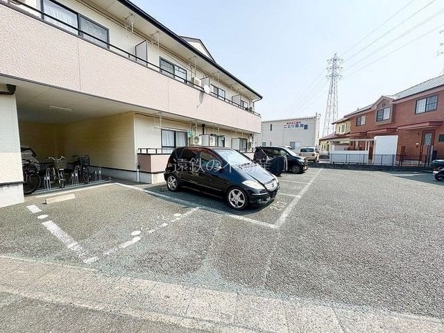 グランテージフルールⅠ 駐車場