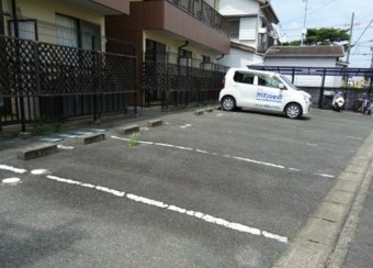 ネアロス 駐車場