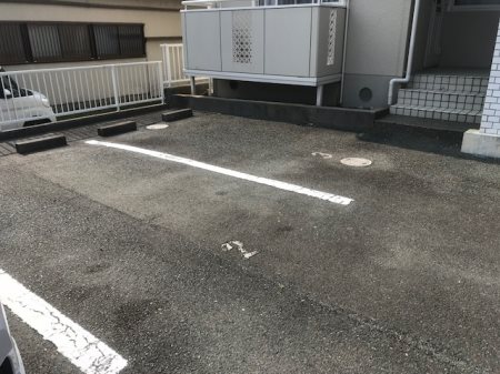 セジュールエマＣ 駐車場
