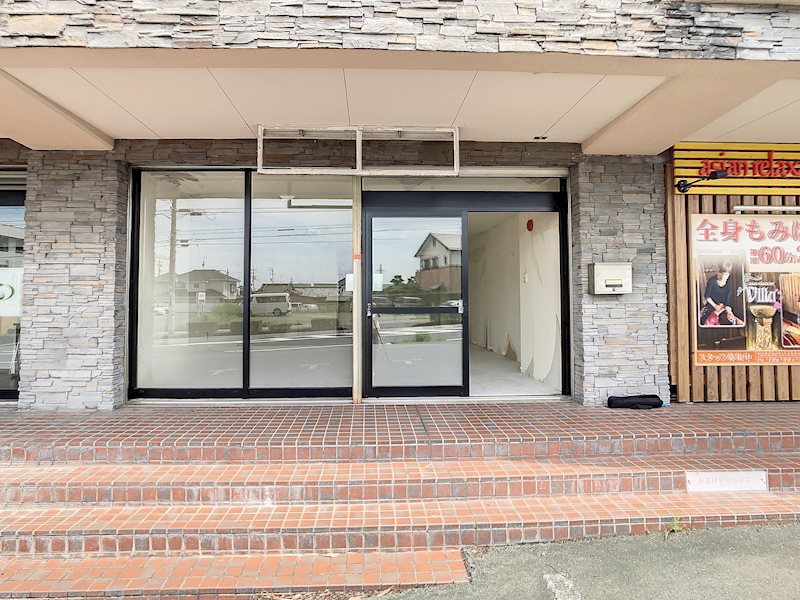 ジョナサン　今之浦ビル 玄関