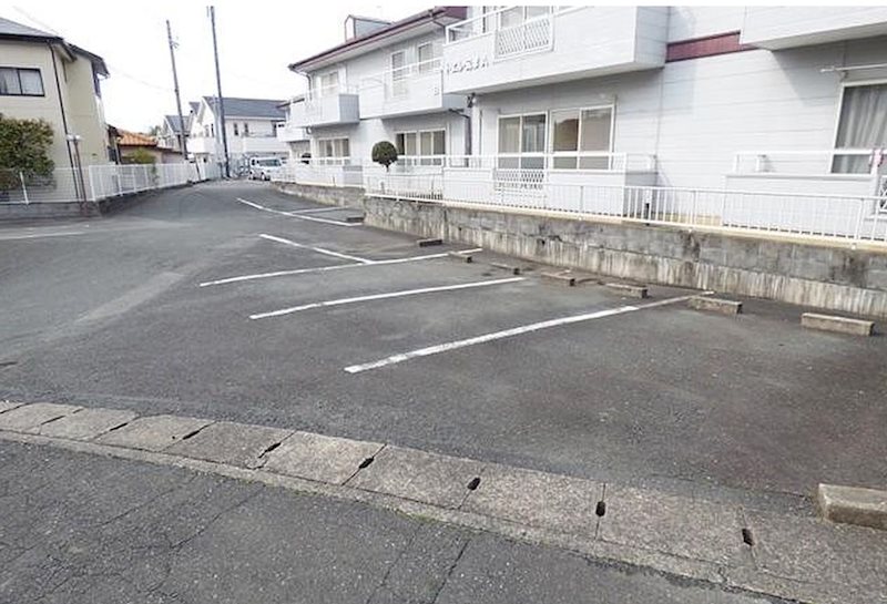 ドエル富塚 駐車場