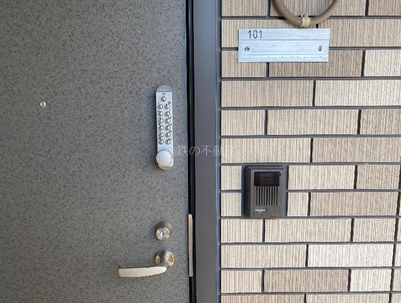 タウンコートB 玄関