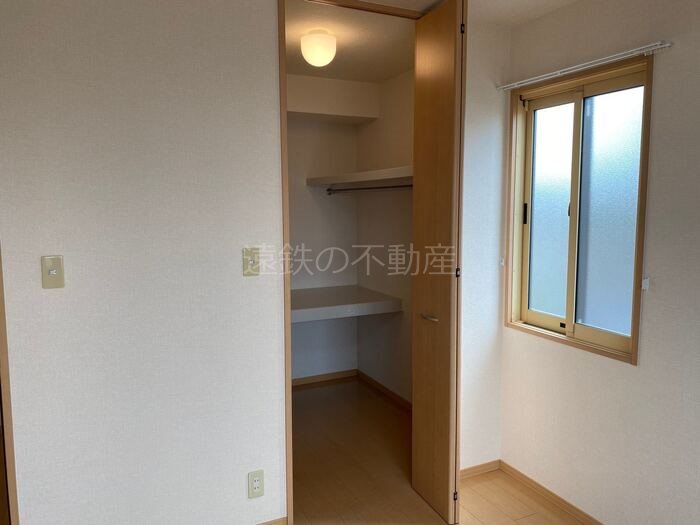リビングタウン明ケ島　Ａ  収納