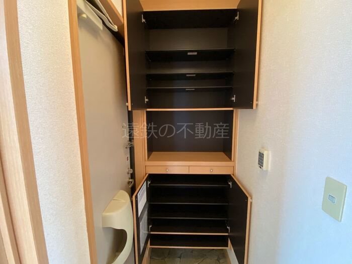 リビングタウン明ケ島　Ａ  玄関