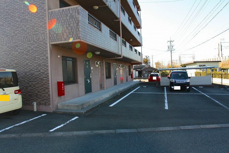 クラウディア Ⅱ 駐車場