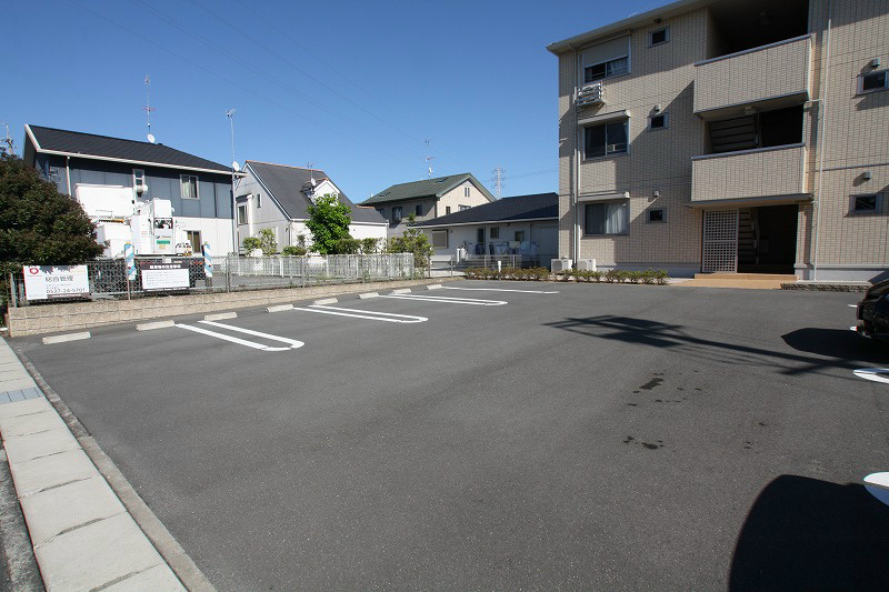 ブリエ 駐車場