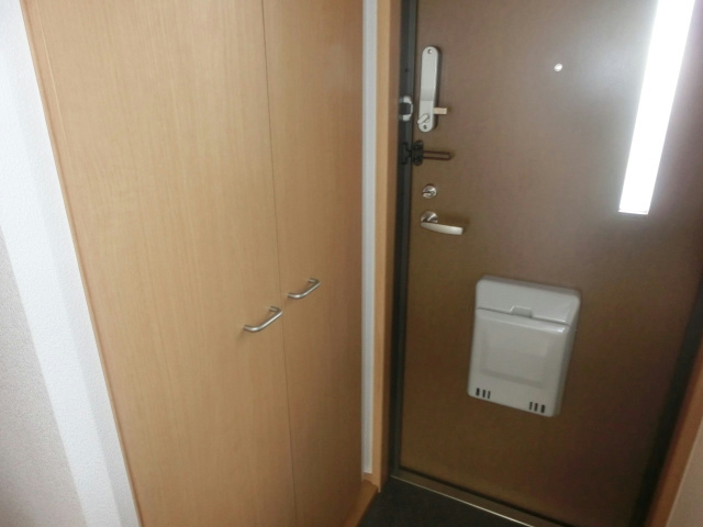 ドエル志都呂Ｂ 玄関