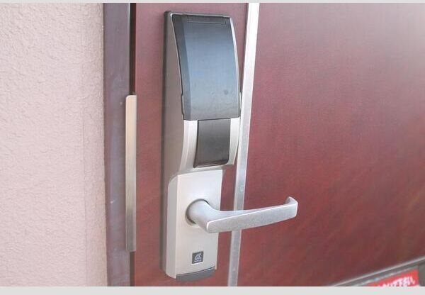 ルースヤハタ 玄関