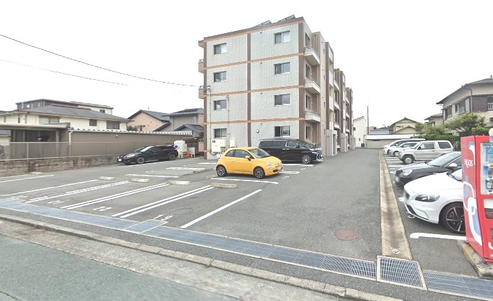 グランディール助信 駐車場