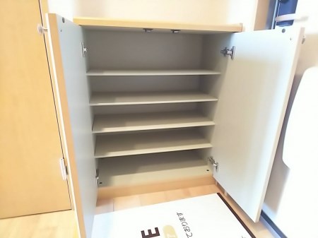 グレイスランド春岡 玄関