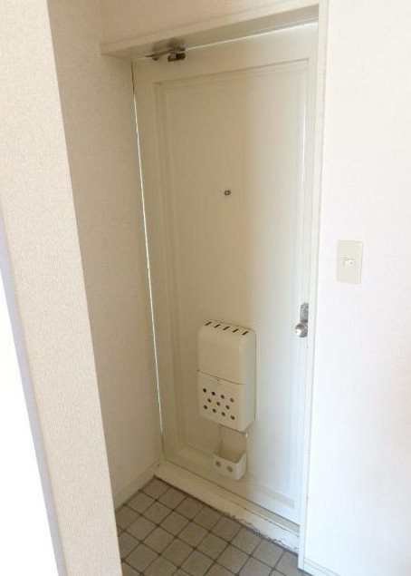 両角アパート 玄関