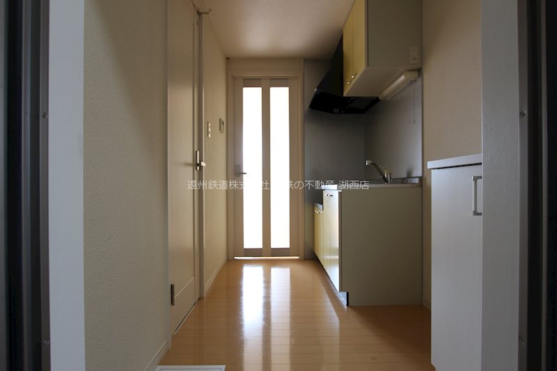 クレフラスト葵西A 玄関