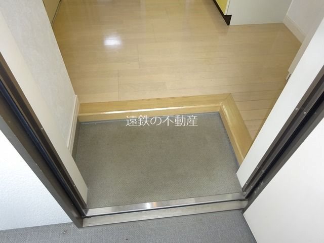 クレフラスト新津町 玄関