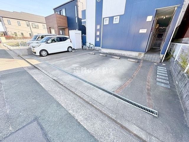 クレフラスト新津町 駐車場