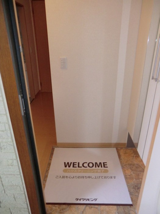 メイプルC 玄関