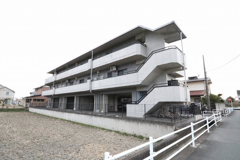 M・シュルプリーズ 202号室 外観