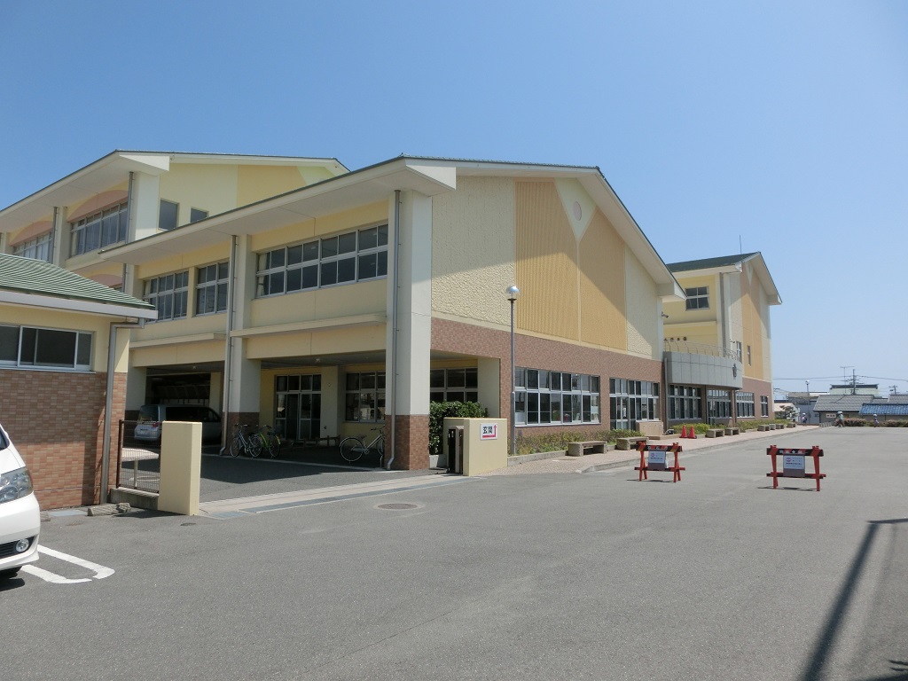グランドゥール パレス 小学校