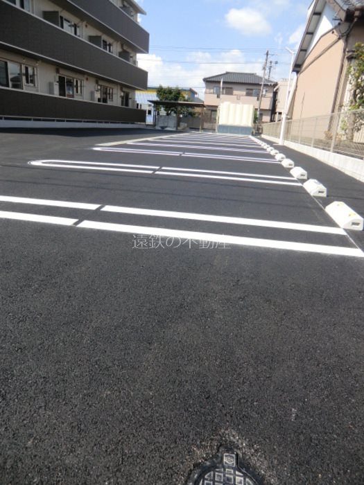 ニュー　ヴィレッジ 駐車場