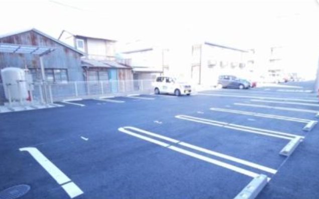 ライム海老塚 駐車場