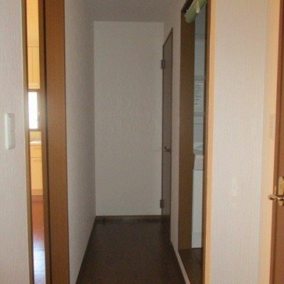 ラクラス3号館 玄関