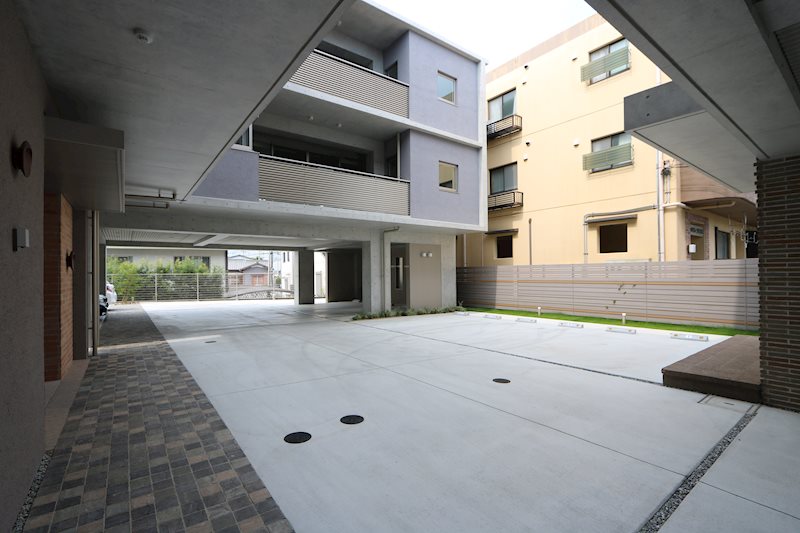 山手の棲み家 駐車場