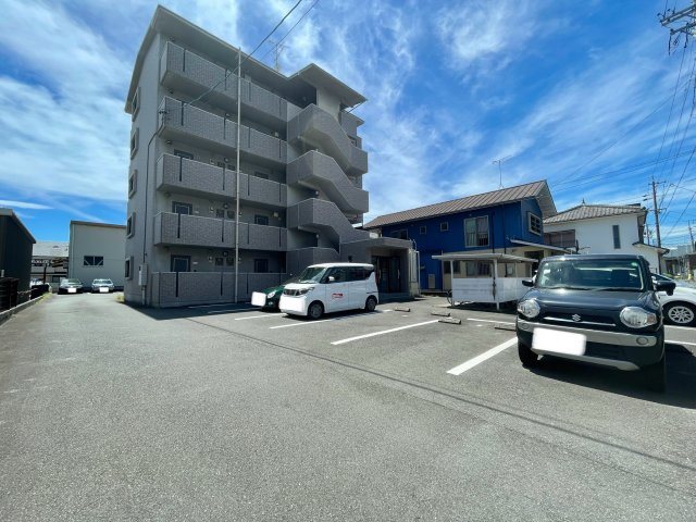 静岡県浜松市中央区海老塚１丁目17-1 駐車場