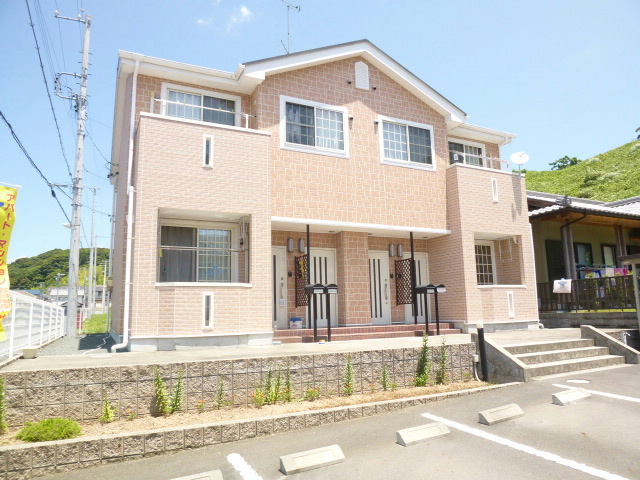 ブリエＵｎ 駐車場