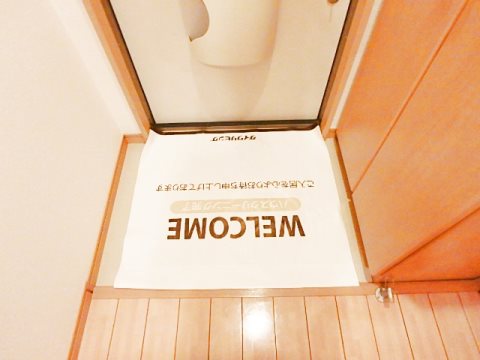 ソレーユ中野町A 玄関