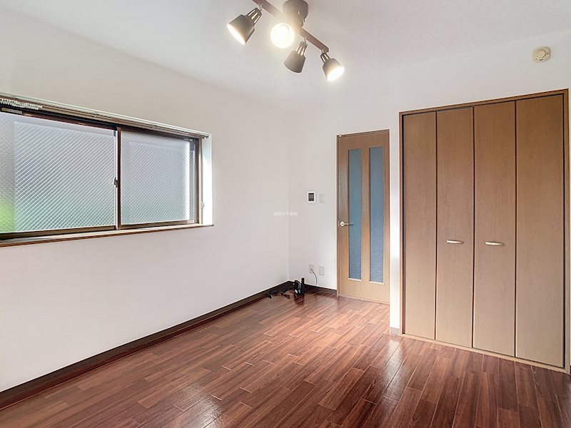 ピンキッシュ ベッドルーム