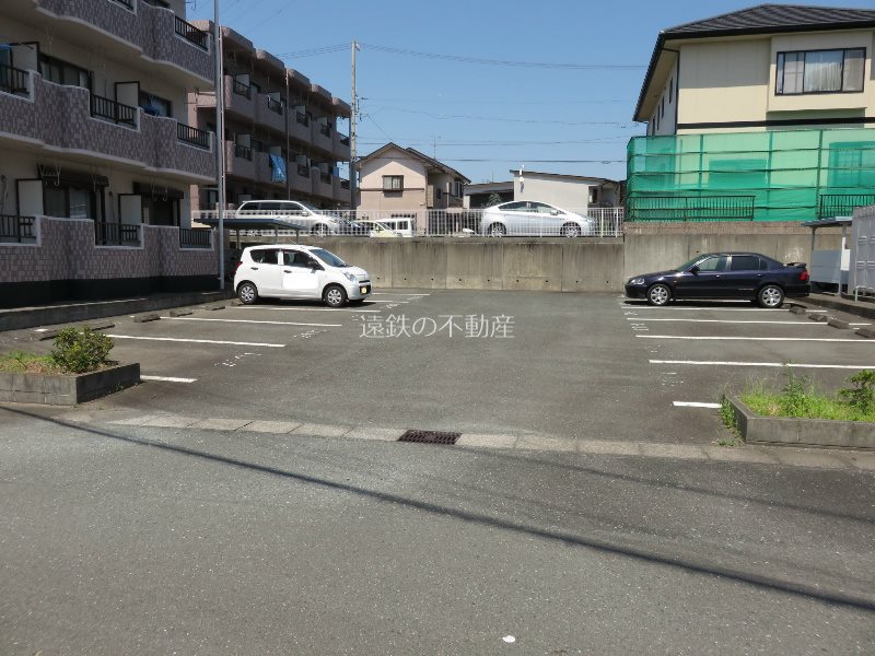 パストラーレⅡ 駐車場