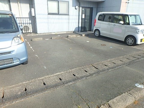 メゾン・ドゥ・ボヌール 駐車場