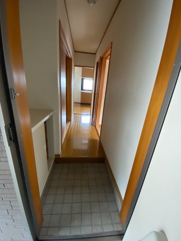 ピュアタウンA 玄関