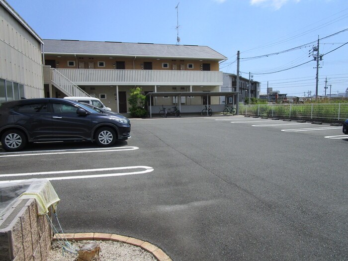 クルール 駐車場