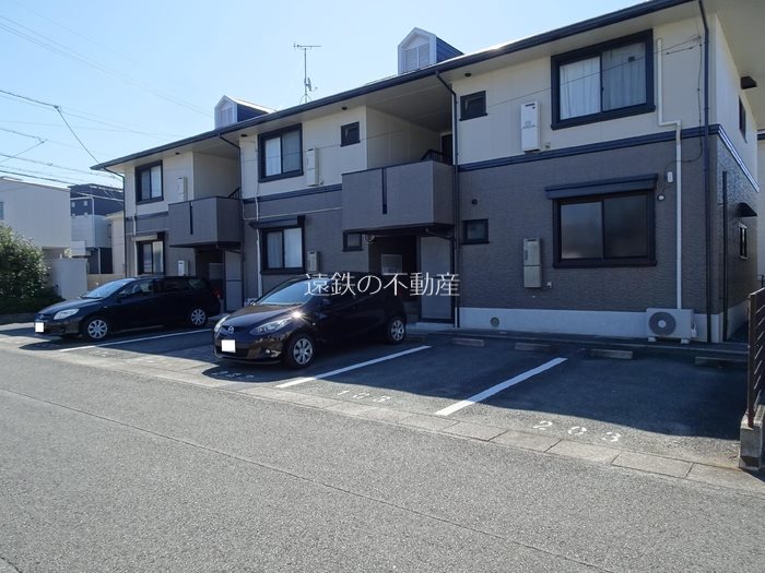 ハイカムールＭ 駐車場