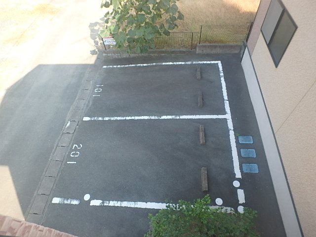 グランデージプランタン 駐車場