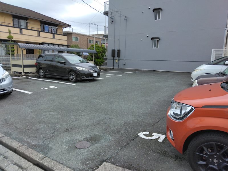 メゾンはまなす 駐車場