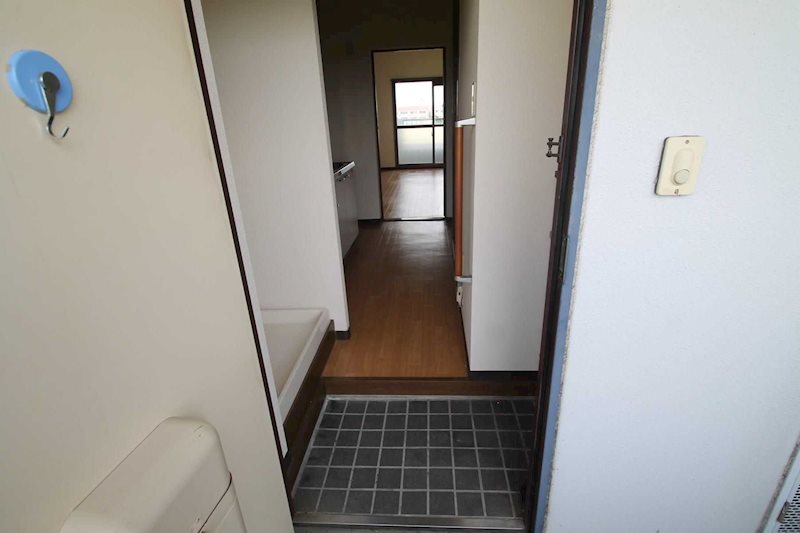 コーポアザミ 玄関