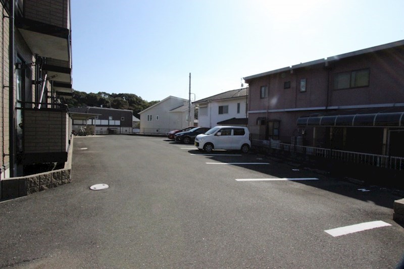 ビアンフェ 駐車場