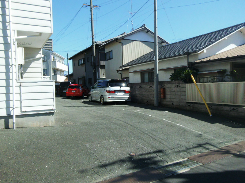 サンロイヤル 駐車場