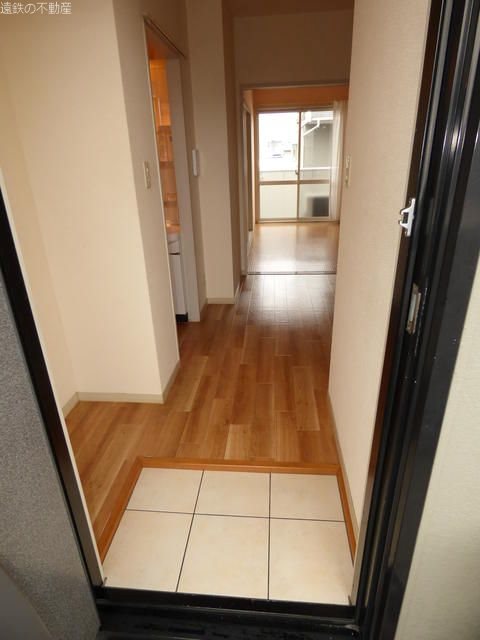 セントポーリア葵D 玄関