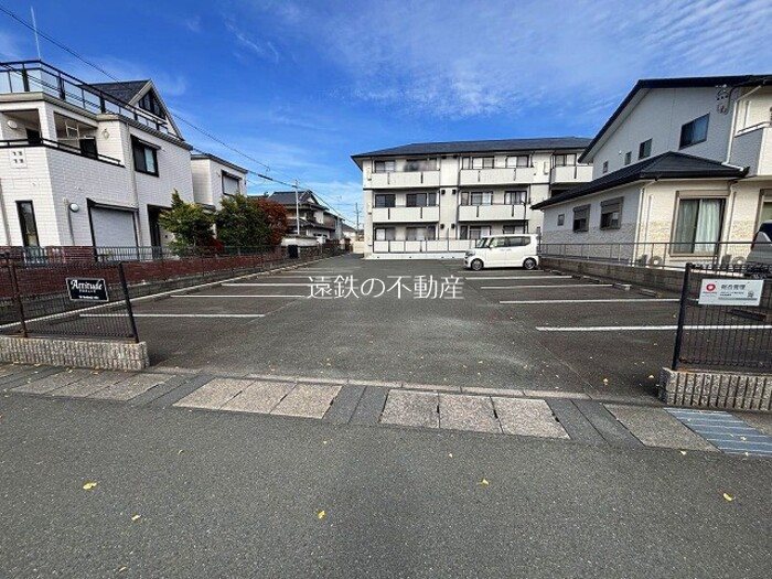 アチチュード 駐車場