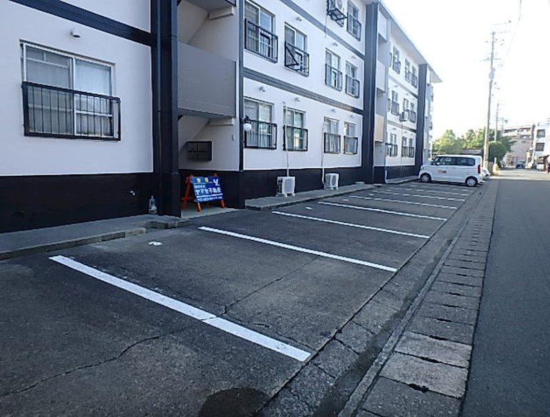 キブネハイツ 駐車場