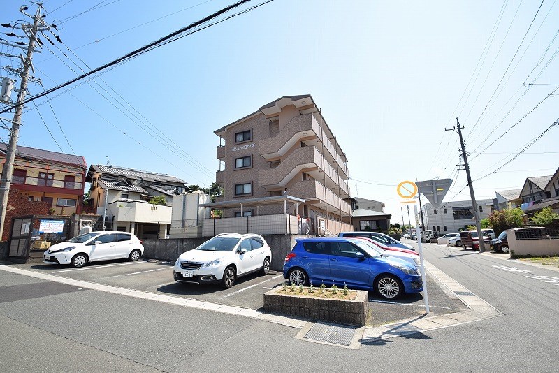 R・シャロウズ 駐車場