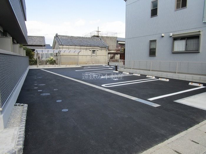ラフィーネ 駐車場