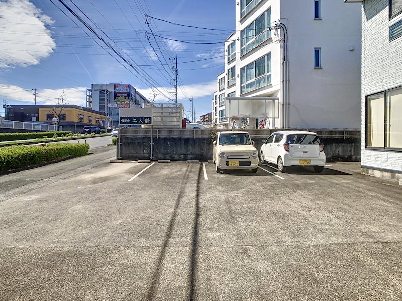 ヒルズ北山 駐車場