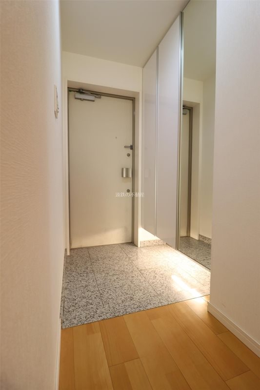 ロイヤルクレスト助信 玄関