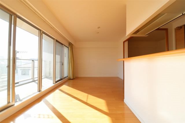 ロイヤルクレスト助信 リビング