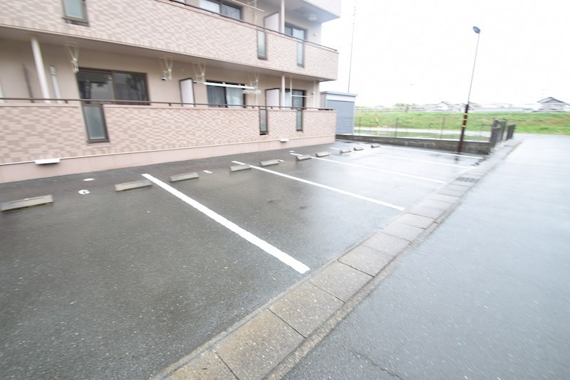 フランネル 駐車場